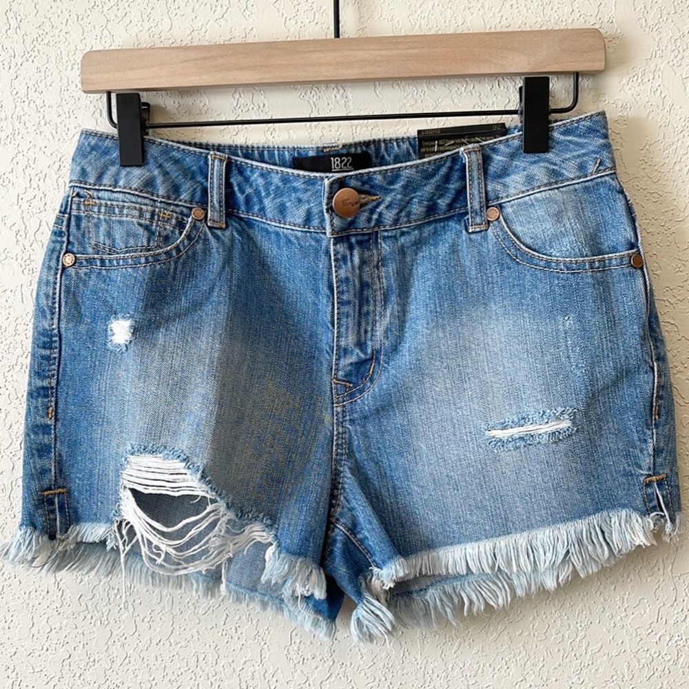 NEW! 1822 Denim Shorts - 26